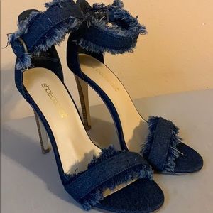Women’s size 7 shoes